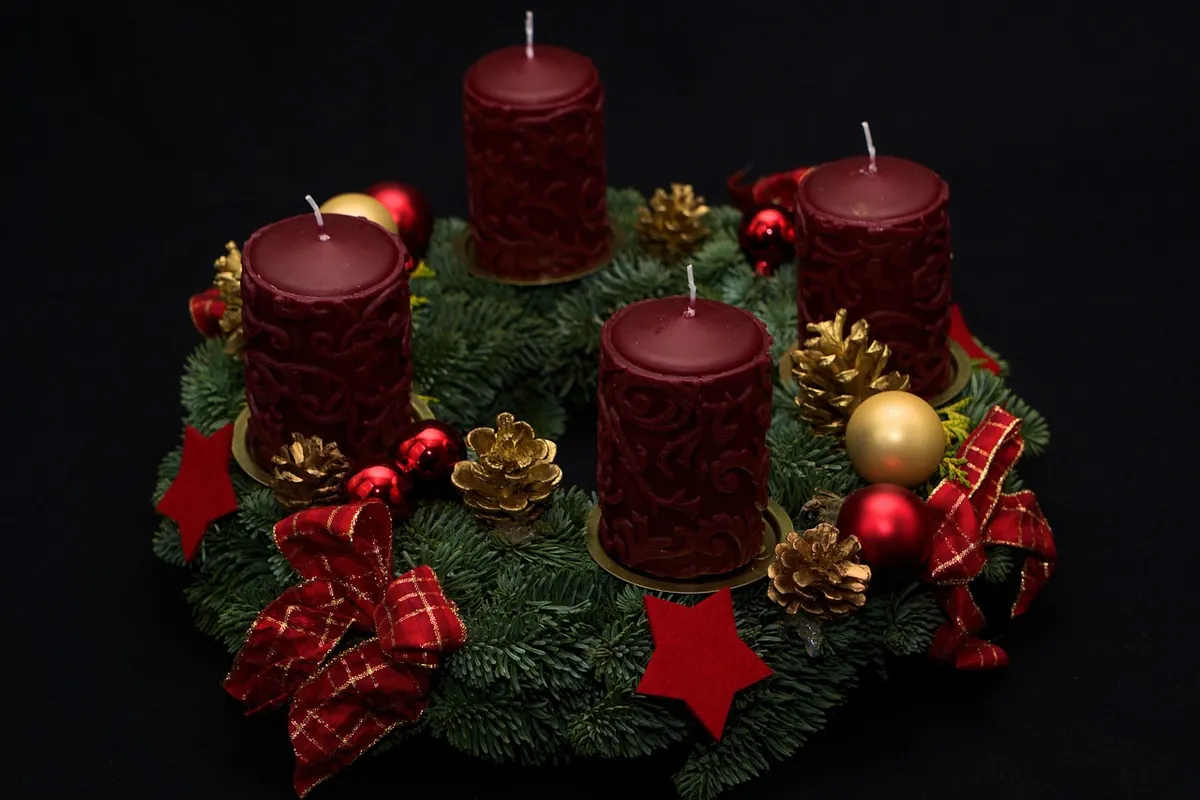 Advent at the Chapel: A 4-Week Guide to Readings, Candles, and Community